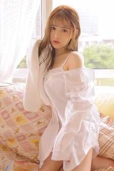 和尚吮她的花蒂和奶水视频